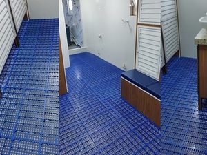 Foto - Estrados de Plástico para Piso de Vestiários e Banheiros